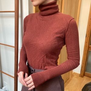 RACHEL Rachel Roy Ribbed Fitted Turtle Neck Long Sleeve Tee Top in Rust